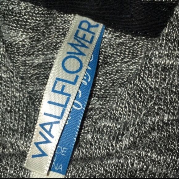 Wallflower(Kohl’s) Hoodie Gray Soft Knit Pullover Black Lace Appliqué Size M - Picture 10 of 16